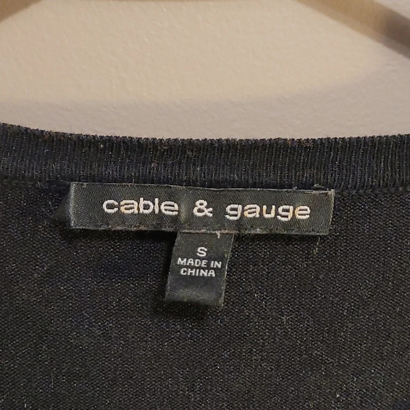 E25-CABLE AND GAUGE: WOMENS SIZE SMALL BLOUSE BUTTON DOWN OPEN OR CLOSE - Picture 2 of 3